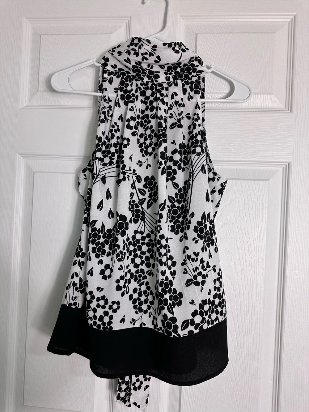 New York & Company black and white floral halter top tie neck satin"